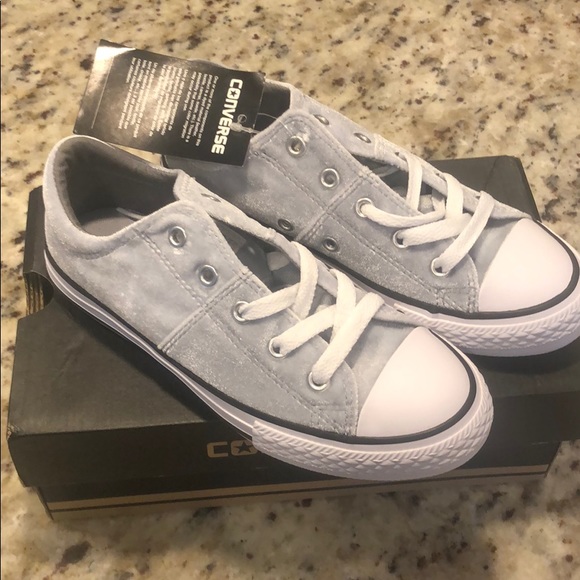 Girls converse - Picture 1 of 2